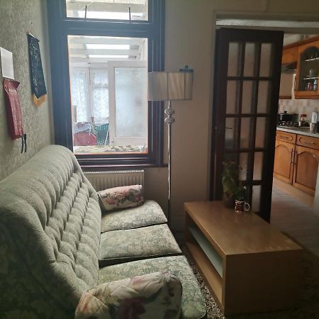 אילפורד Double Room Available- London Seven Kings Seven Kings Train Station מראה חיצוני תמונה